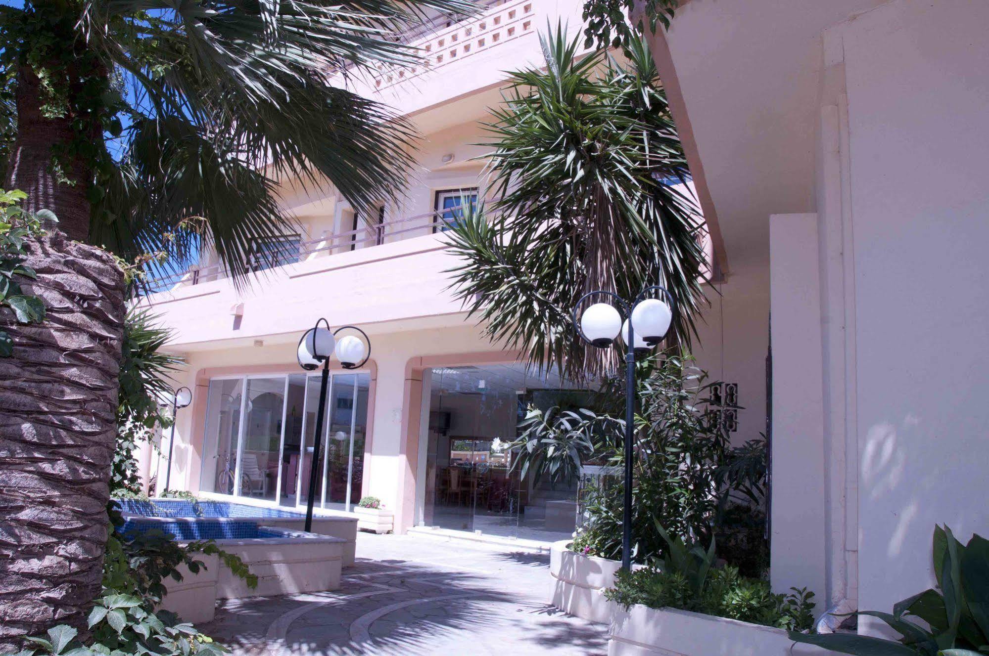 Louladakis Apartments Kolymbari Extérieur photo
